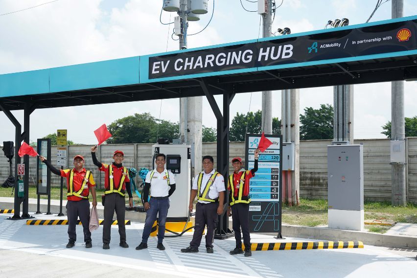 ACMobility and Shell Pilipinas Corp Representatives