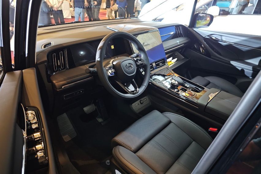 GN8 PHEV Executive 4
