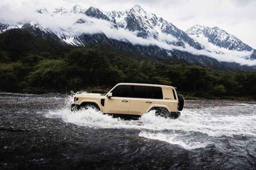 Water Wading Mode membantu iCAR V27 melintasi genangan air hingga 600mm dengan distribusi torsi Full-Time AWD yang menjaga traksi dan mengurangi risiko slip pada saat berkendara