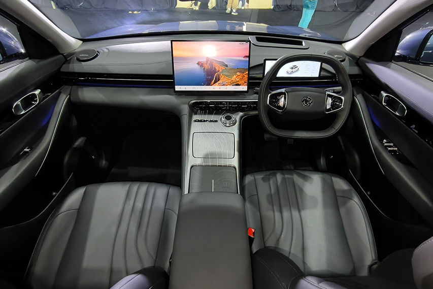 Proton emas7 PHEV CKD new feature view