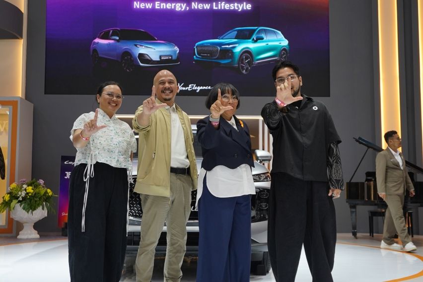 Lepas Gandeng Jakarta Fashion Week di GIIAS 2026, Mobil Listrik Kini Bagian Gaya Hidup