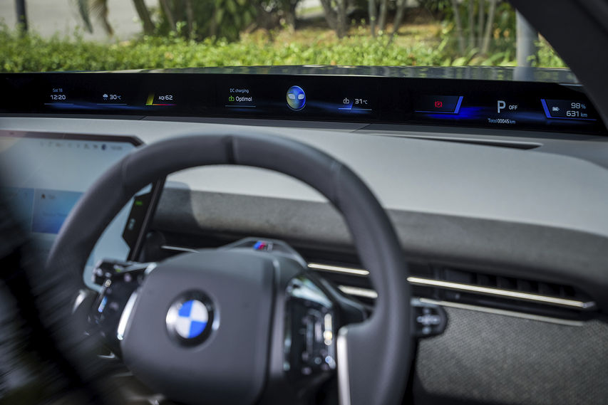 2026 BMW iX3 panoramic idrive view