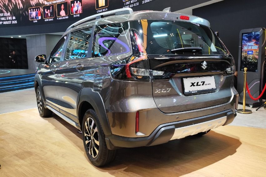Suzuki XL7 Zeta AT