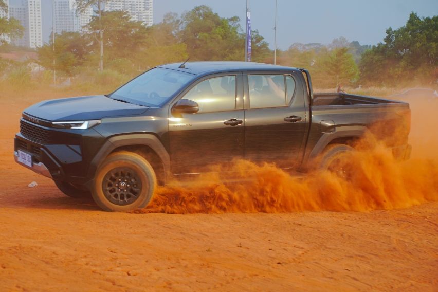 Test Track Hilux Pagedangan