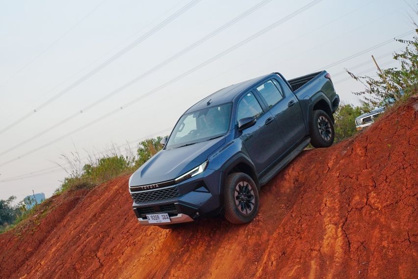 Test Track Hilux Pagedangan