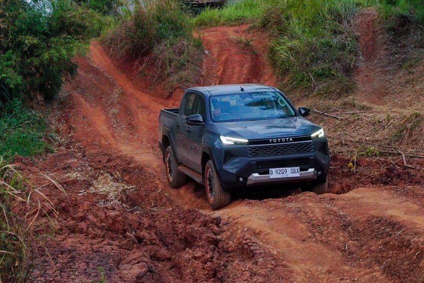 Test Track Hilux Pagedangan