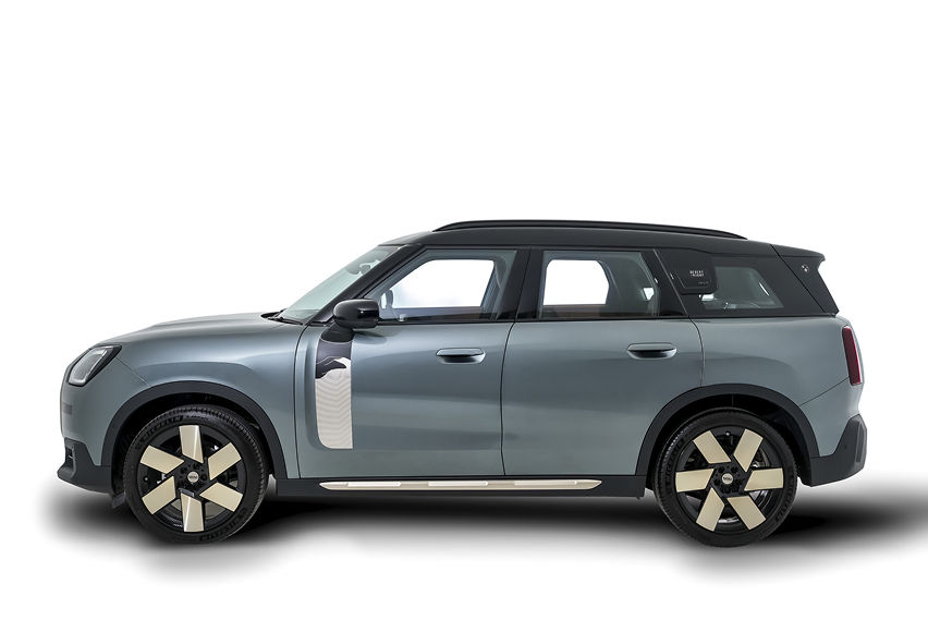 MINI Countryman S ALL4 Desert Night Edition side profile view