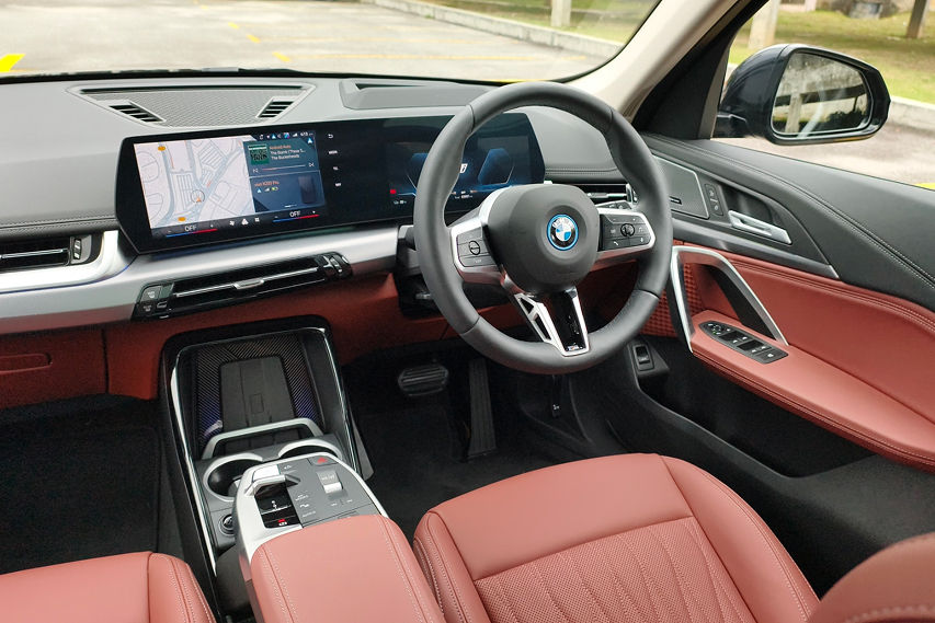 BMW iX1 eDrive20L M Sport steering wheel view