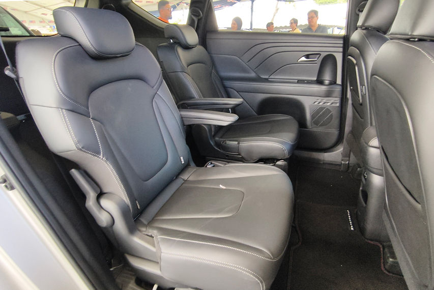 Hyundai Stargazer X second row seats view