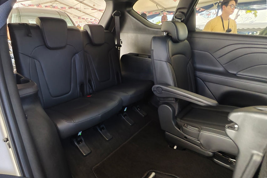 Hyundai Stargazer X third row seats view