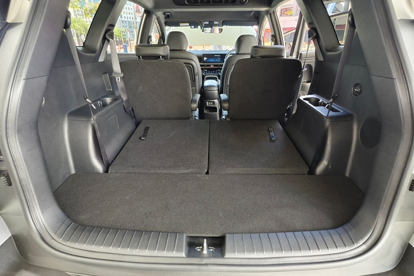 Hyundai Stargazer X boot view