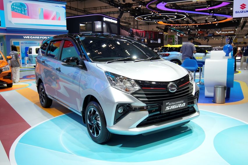 Daihatsu Sigra 2026 GIIAS silver