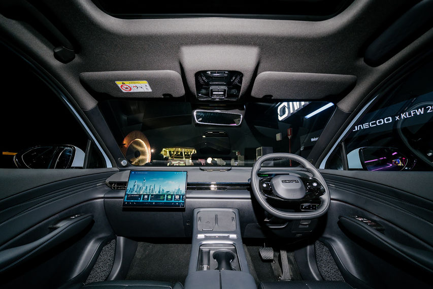 Omoda C7 interior view