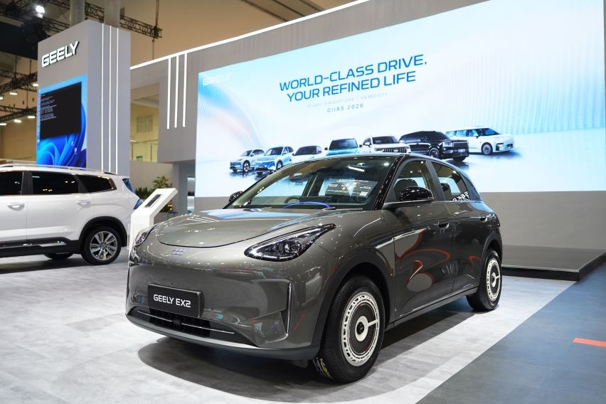 Geely EX2 tampil ekspresif di GIIAS 2026 melalui kolaborasi retro-futuristik dengan HSR Wheel
