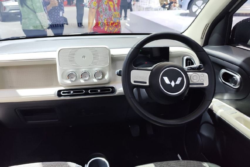 kabin Wuling Aira ev Standard Range