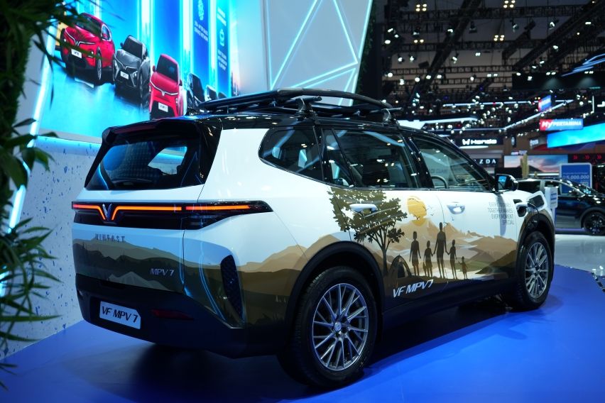 VinFast VF MPV 7 GIIAS 2026 belakang