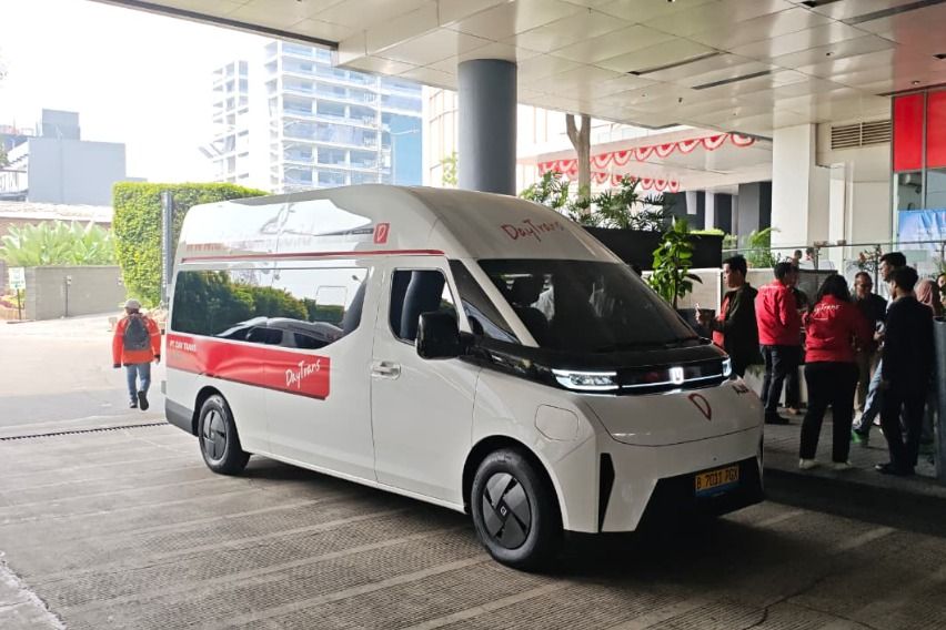 Daytrans Mulai Era Transportasi Listrik, Operasikan 8 Farizon SuperVan untuk Rute Jakarta - Semarang dan Cilegon