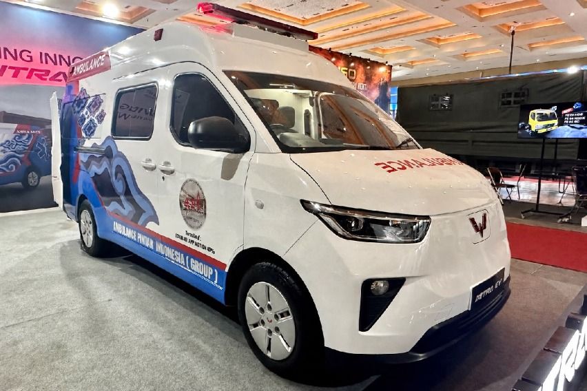 Wuling Gandeng API Hadirkan Mitra EV Ambulans dengan Standar Medis 