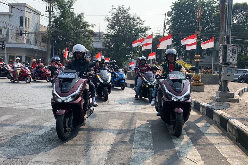 Rayakan HUT RI ke-81, 1.960 Pemotor Honda PCX Gelar Konvoi Simpatik Lintas Daerah
