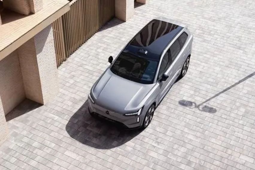 Volvo EX90 