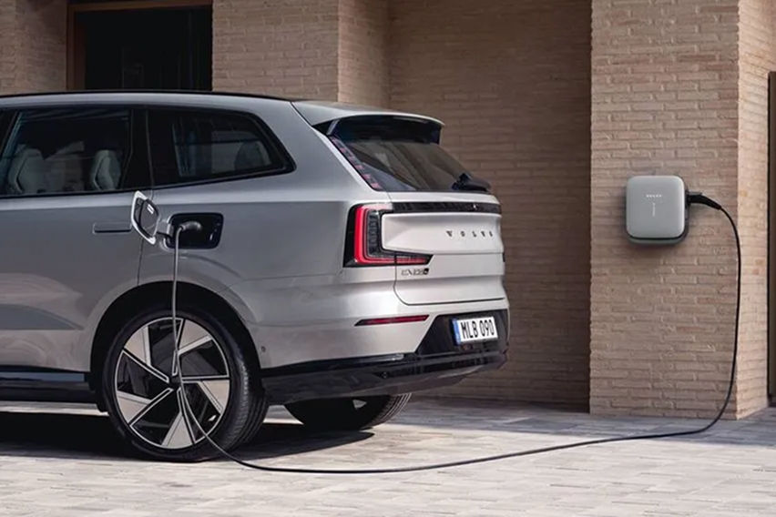 New Volvo EX90 