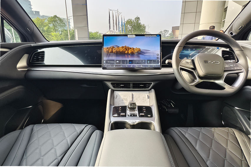 BYD Sealion 7 interior view