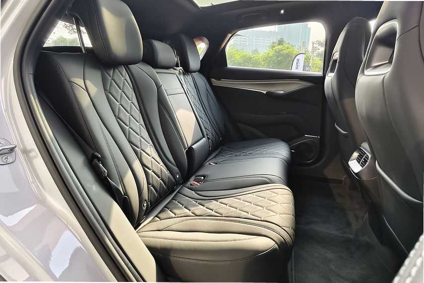 BYD Sealion 7 rear seats view