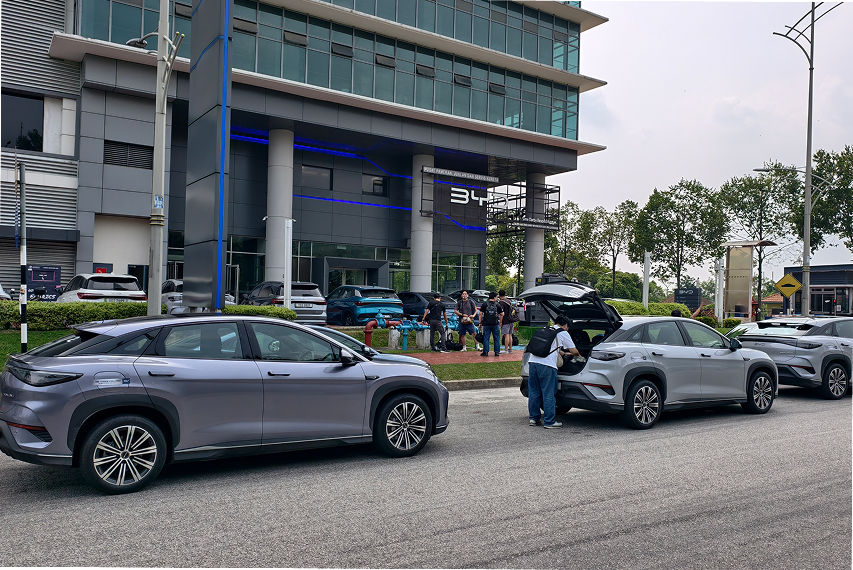 BYD Sealion 7 side and rear view