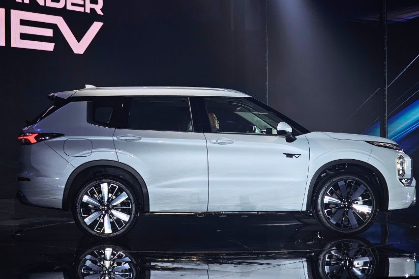 outlander PHEV 3
