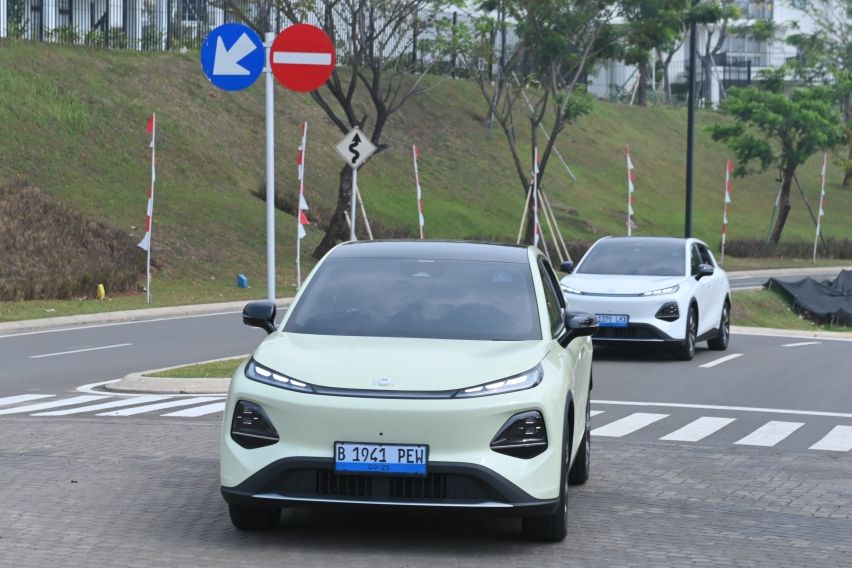 Digital Wing 2.0 Full-Width Front Light membuat tampilan Changan Nevo Q05 elegan sekaligus modern