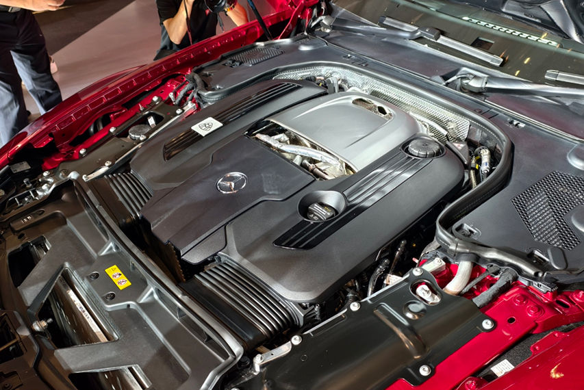 Mercedes-Maybach SL 680 Monogram Series engine view