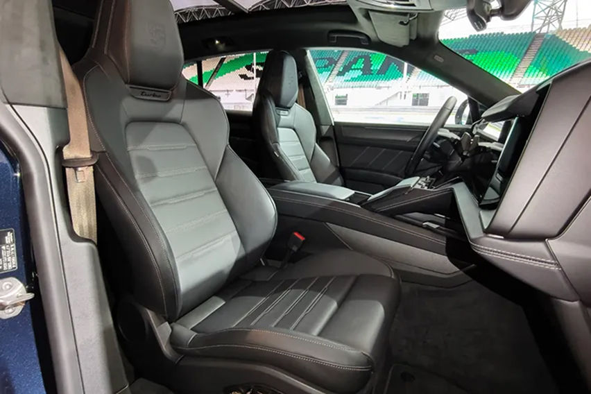 Porsche Cayenne Electric interior