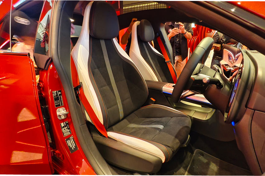 Mercedes-Benz CLA250+ front seats view