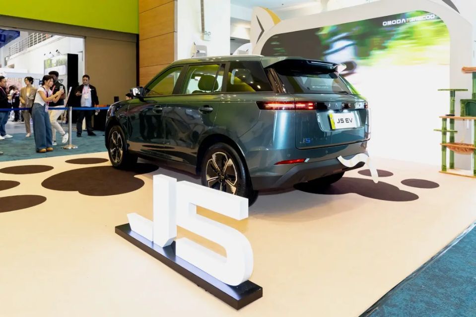 Jaecoo J5 EV rear