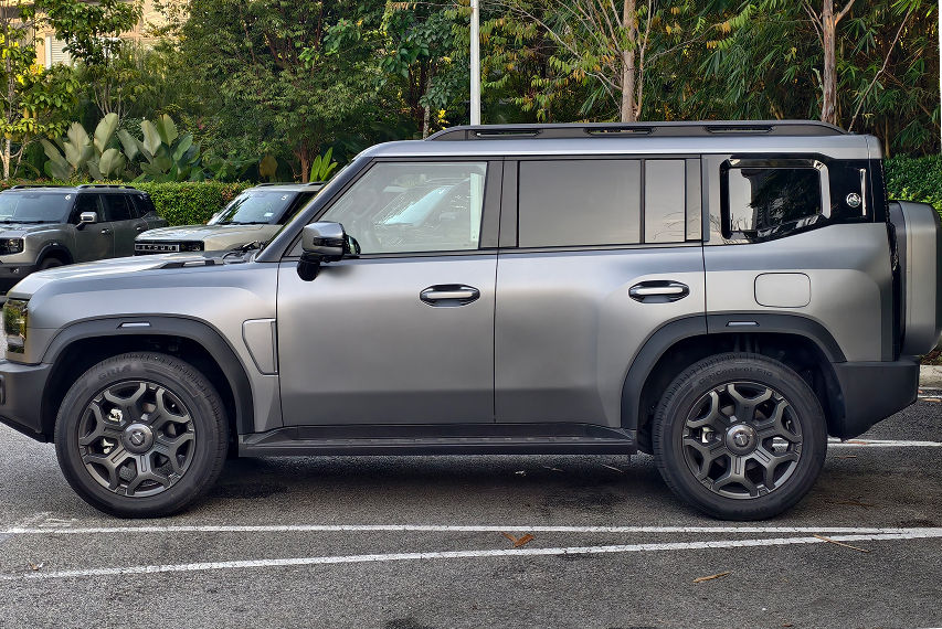 Jetour T2 i-DM side profile view
