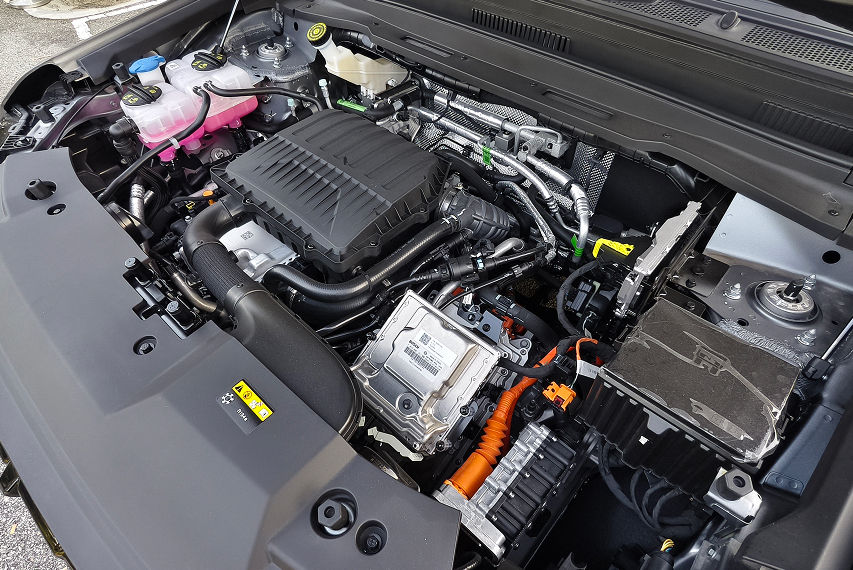 Jetour T2 i-DM engine view
