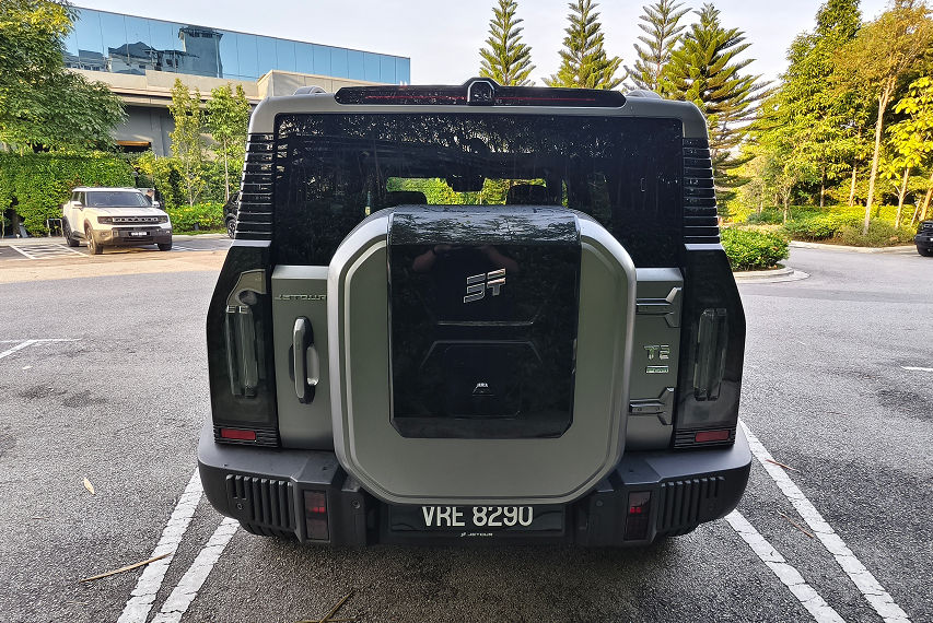 Jetour T2 i-DM rear view