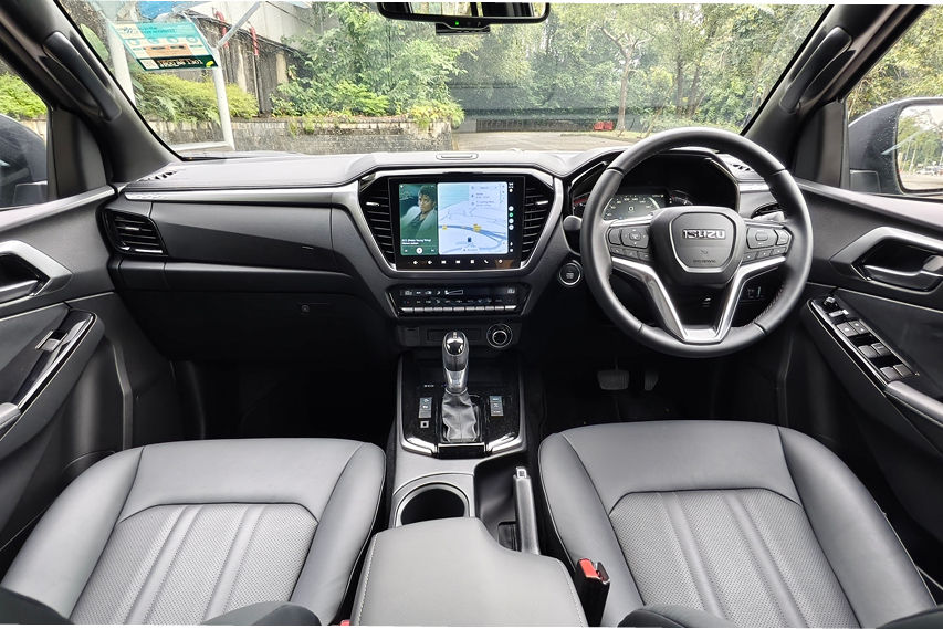 2026 Isuzu D-Max PREMIUM 2.2L 4X4 AT interior view