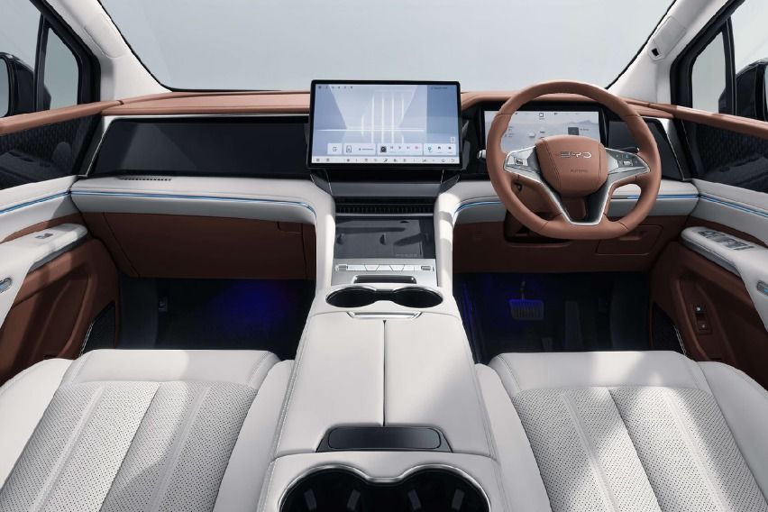 interior BYD M9