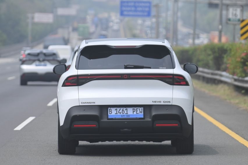 Changan Nevo Q05 dibekali motor listrik berdaya 120 kW serta baterai LFP 51,9 kWh yang menawarkan jarak tempuh hingga 462 km (NEDC)
