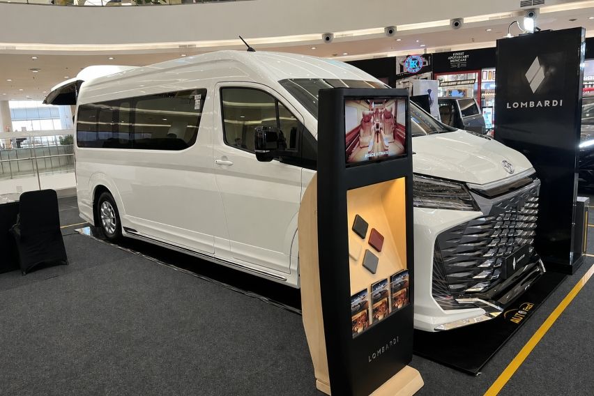 oyota HiAce Premio Ultimate Lombardi tampak samping