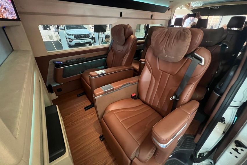 Interior Toyota HiAce Premio Ultimate Lombardi