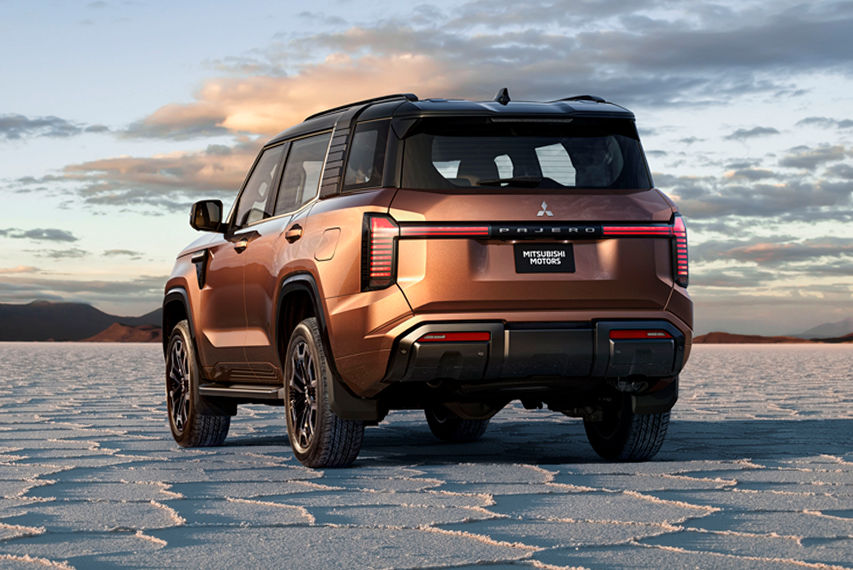 2026 Mitsubishi Pajero rear view