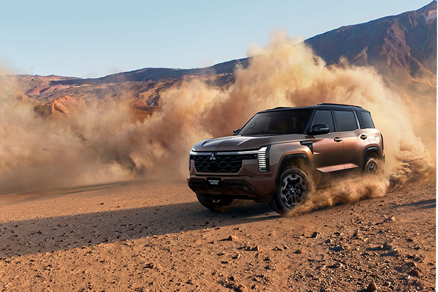 2026 Mitsubishi Pajero engine view