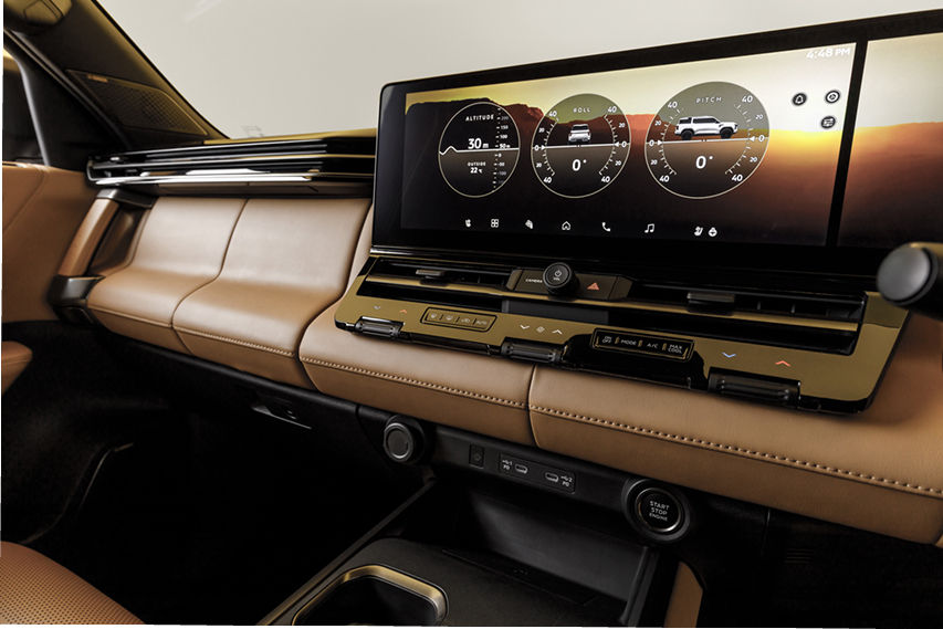 2026 Mitsubishi Pajero interior view