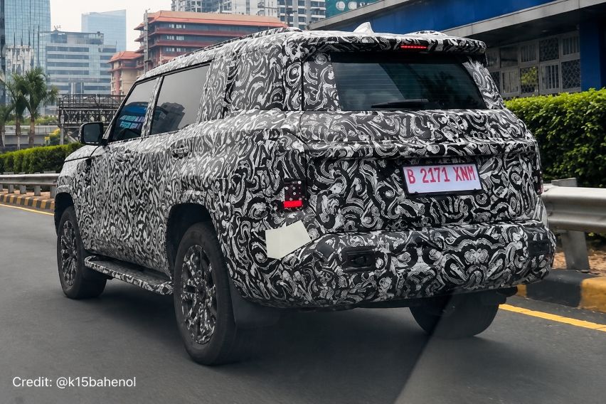 Mitsubishi Pajero spyshoot test drive Jakarta