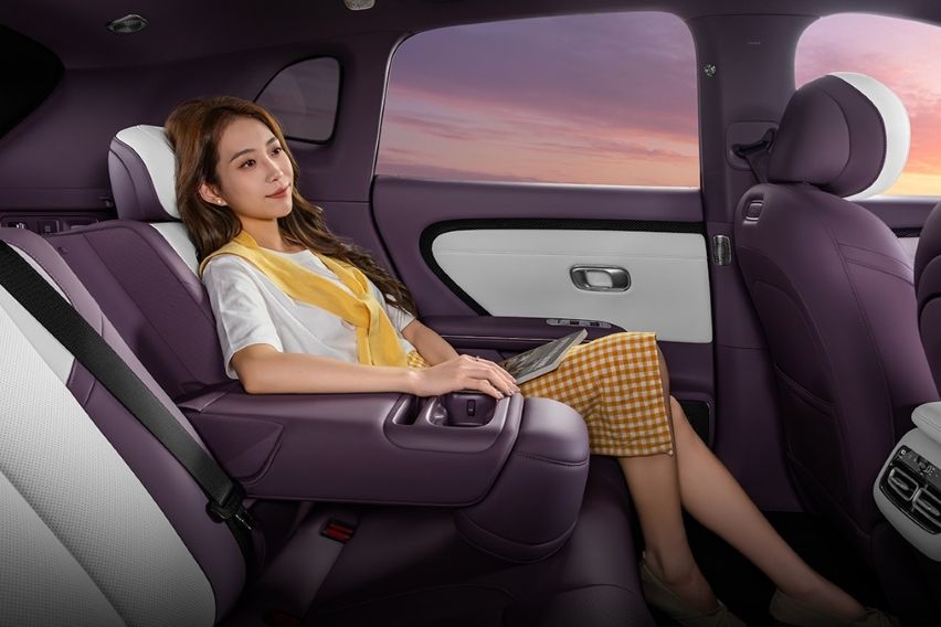 Changan Nevo Q06 jok belakang
