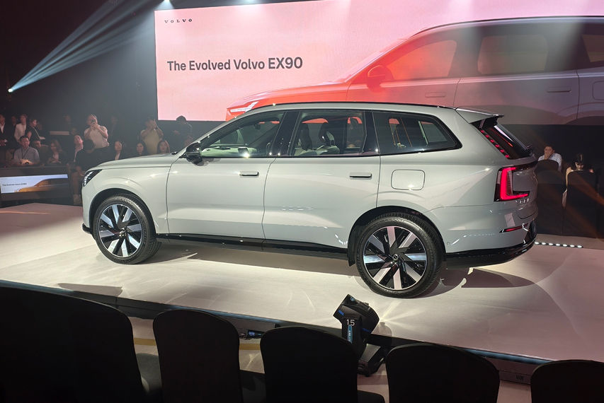2026 Volvo EX90 Malaysia side view