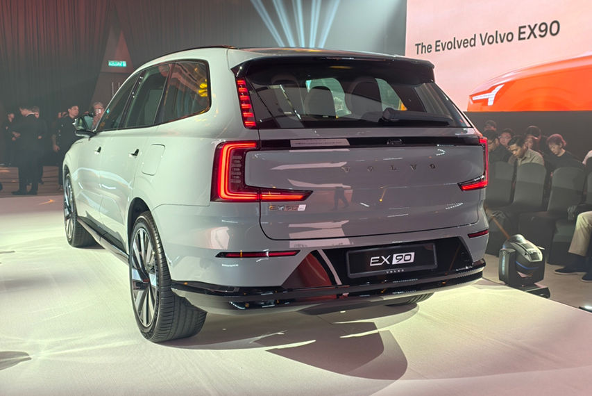 2026 Volvo EX90 rear view