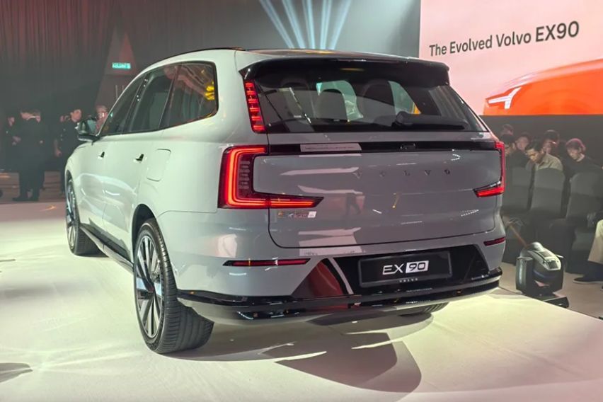 Volvo EX90 rear